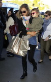 Jessica Alba c Ralph Lauren Spring 2011  laced leather tote