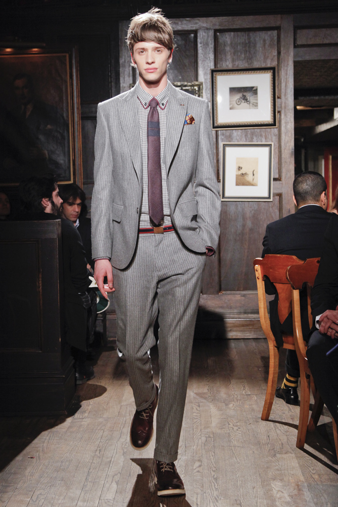 Tommy Hilfiger 2011 ﶬbDƬ