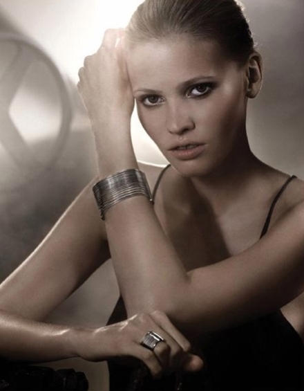 Calvin Klein 2011ďVƬ DƬ