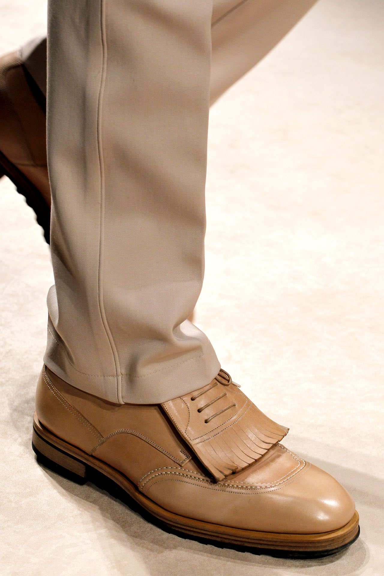 Salvatore Ferragamo 2011ﶬbDƬ