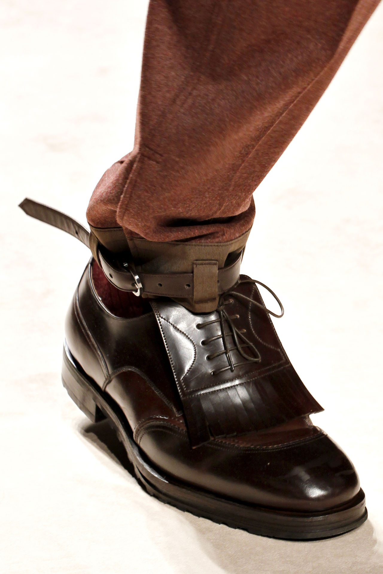 Salvatore Ferragamo 2011ﶬbDƬ