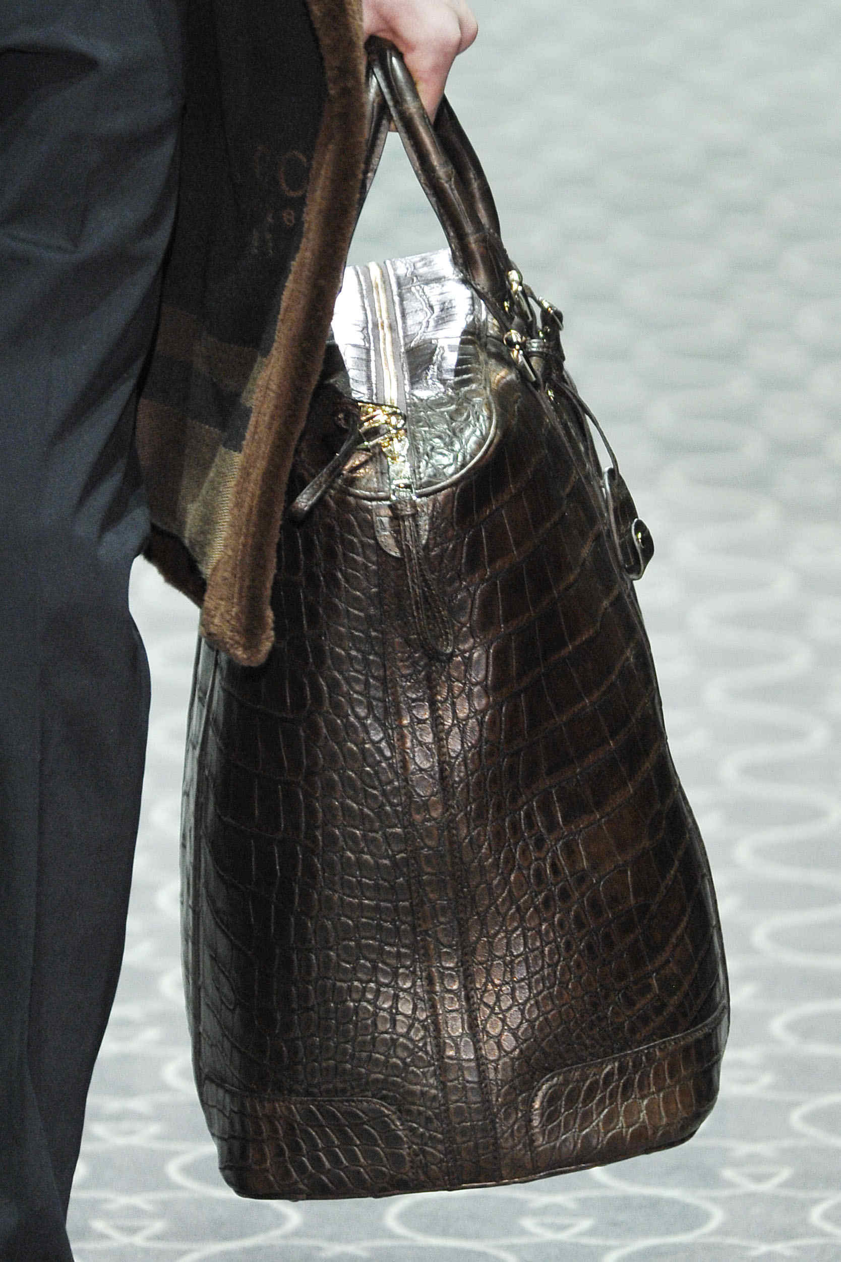 Gucci 2011ﶬbDƬ