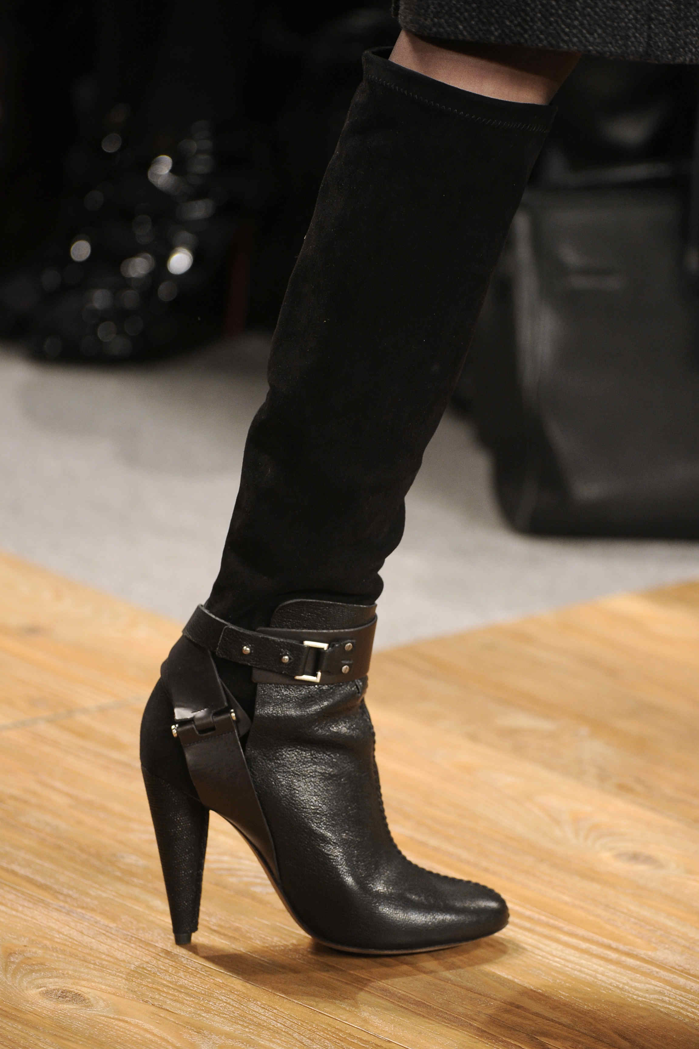 Max Azria 2011秋冬女士鞋履