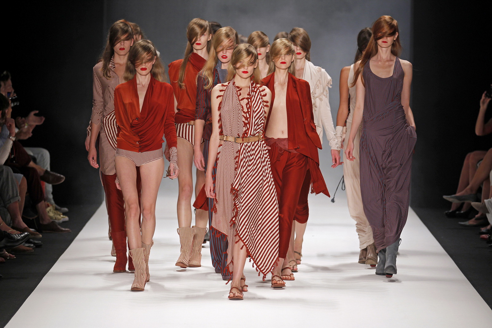 A.FRIEND by A.F.Vandevorst 2012DƬ