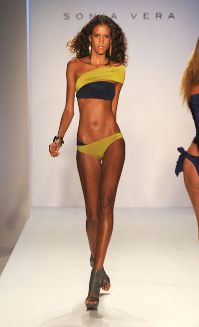 Sonia Vera 2012~ӾbDƬ