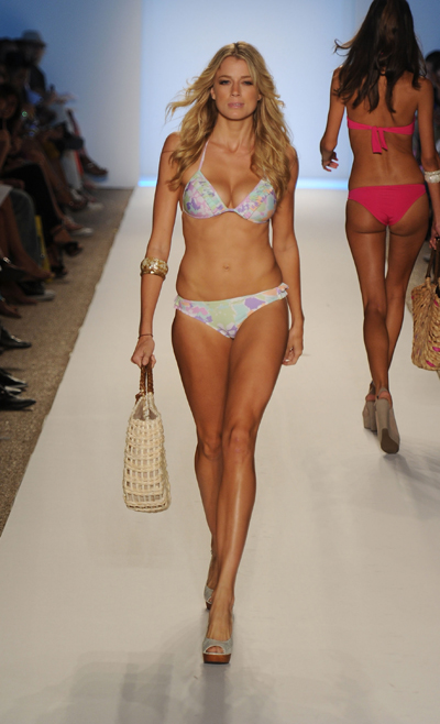 Zingara  2012~ӾbDƬ