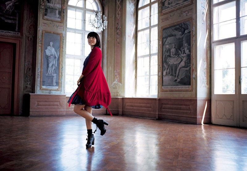 E hyphen 2011ﶬV DƬ