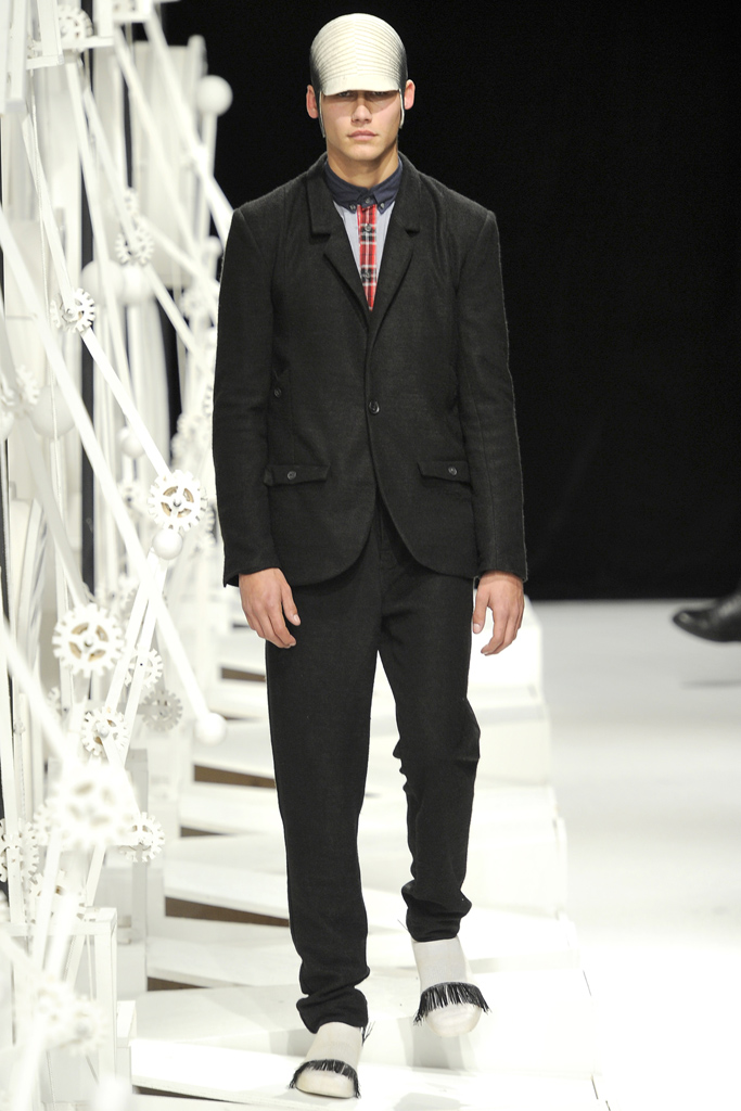 Henrik Vibskov 2012ﶬbDƬ