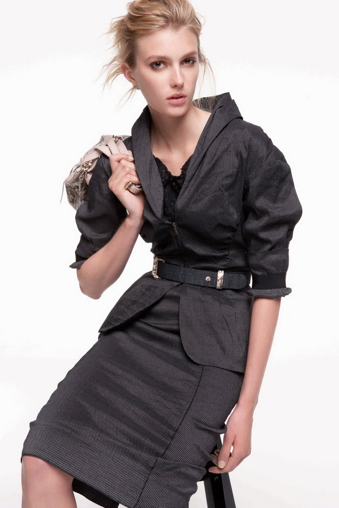 Nina Ricci 13紺DƬ