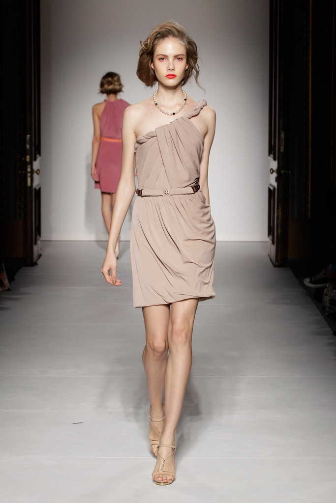 Ashley Isham 2013DƬ