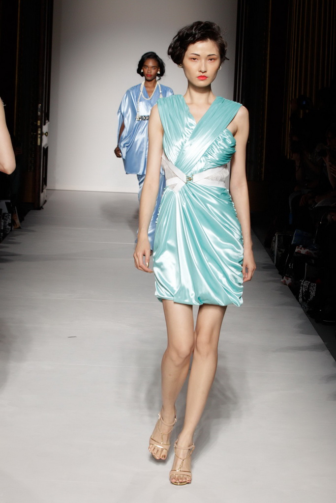 Ashley Isham 2013DƬ