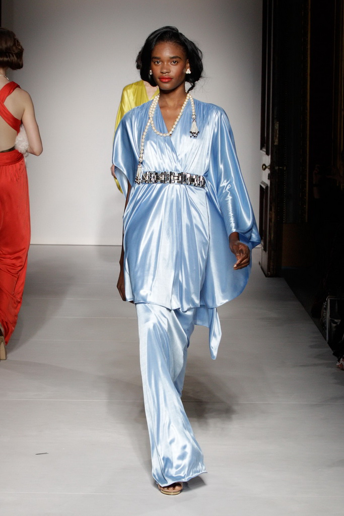 Ashley Isham 2013DƬ