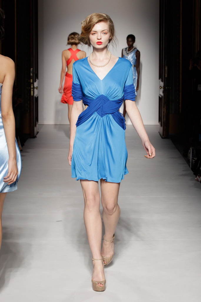 Ashley Isham 2013DƬ