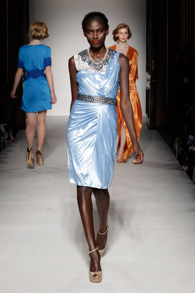 Ashley Isham 2013DƬ