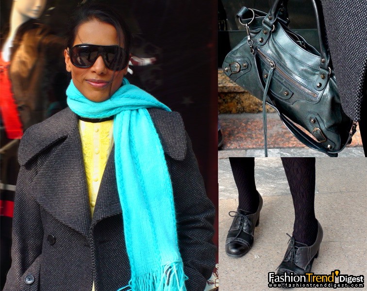 寬大的硬挺外套，讓嫩藍(lán)色和嫩黃色顯的格外的跳躍和可愛，精致的有凹凸紋理的毛線襪，配上黑色的太陽鏡和流行的機(jī)車包，既時(shí)尚又有自己風(fēng)格。 