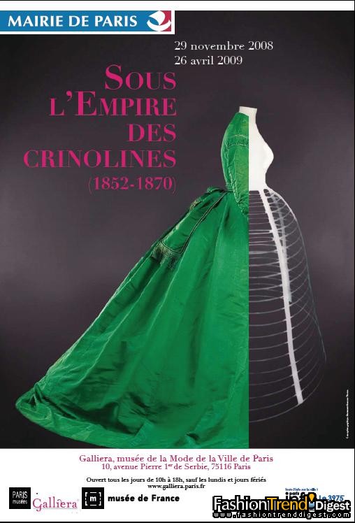 走進博物館，心中立刻浮起這樣一副畫卷：<br>
寬闊的大廳彌漫著雪茄煙的芬芳；一邊墻角下樂手們正在吱吱啞啞地調試樂器。女人們穿著寬大的布滿壁摺的帕哥達.斯里布長裙，隨著腳步移動，克里諾林撐骨有節奏地帶動著裙子幽雅地輕微晃動著。裊裊上升的雪茄煙霧從牌桌上空被吹開，和著游戲者間或發出的笑聲，女人們裙褶上柔軟的斯卡拉普和流蘇在風中翩翩起舞。<br>
 