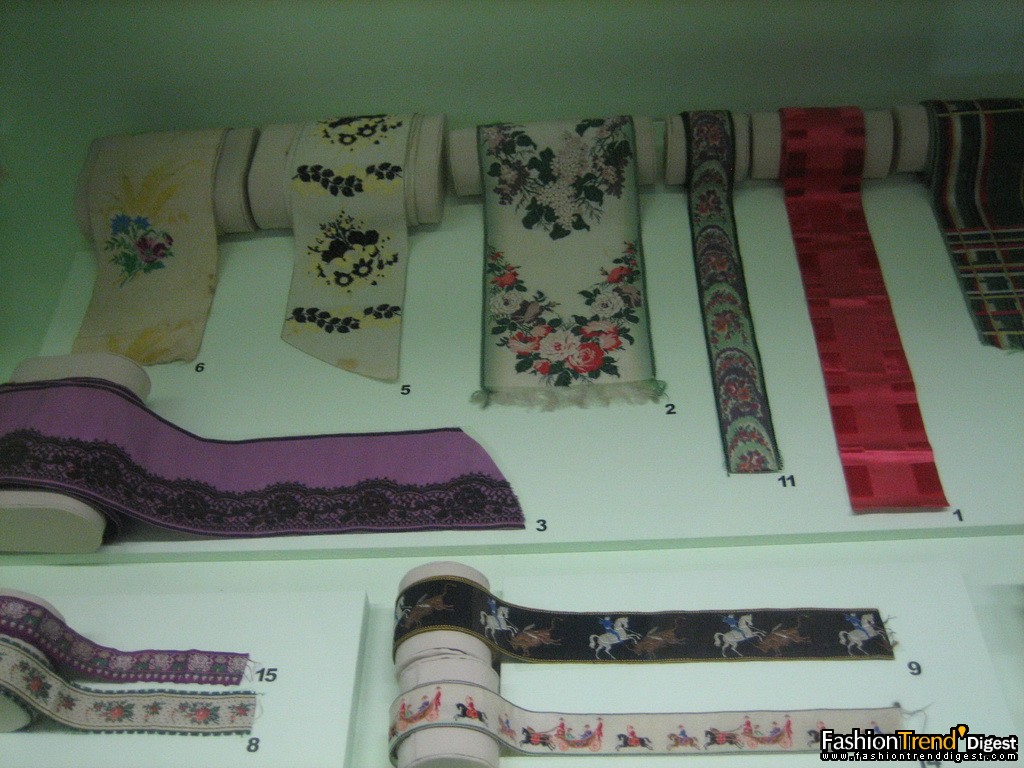 面料以塔夫綢最為流行。 