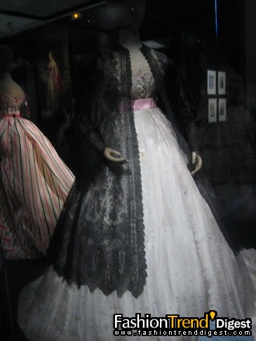 ��������r(sh��)��Ů�b�����^չ�[