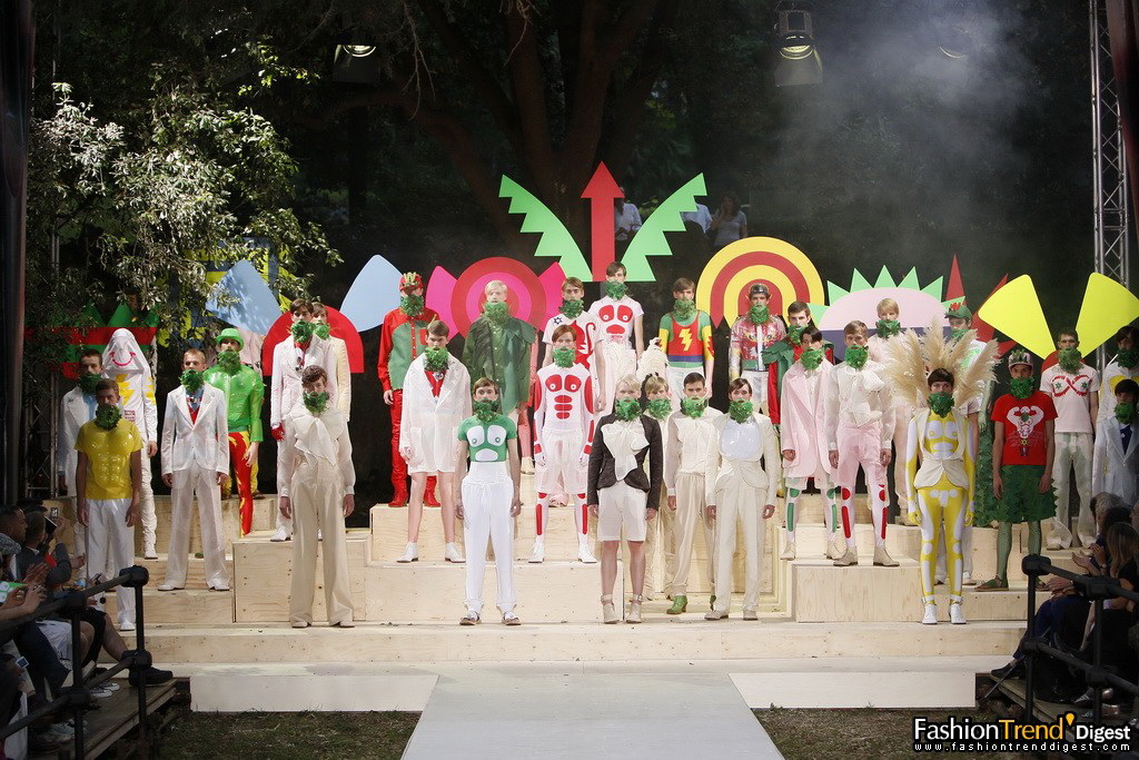 Walter Van Beirendonck Spring/Summer 2009 'eXplicit' - Photo: Ronald Stoops 