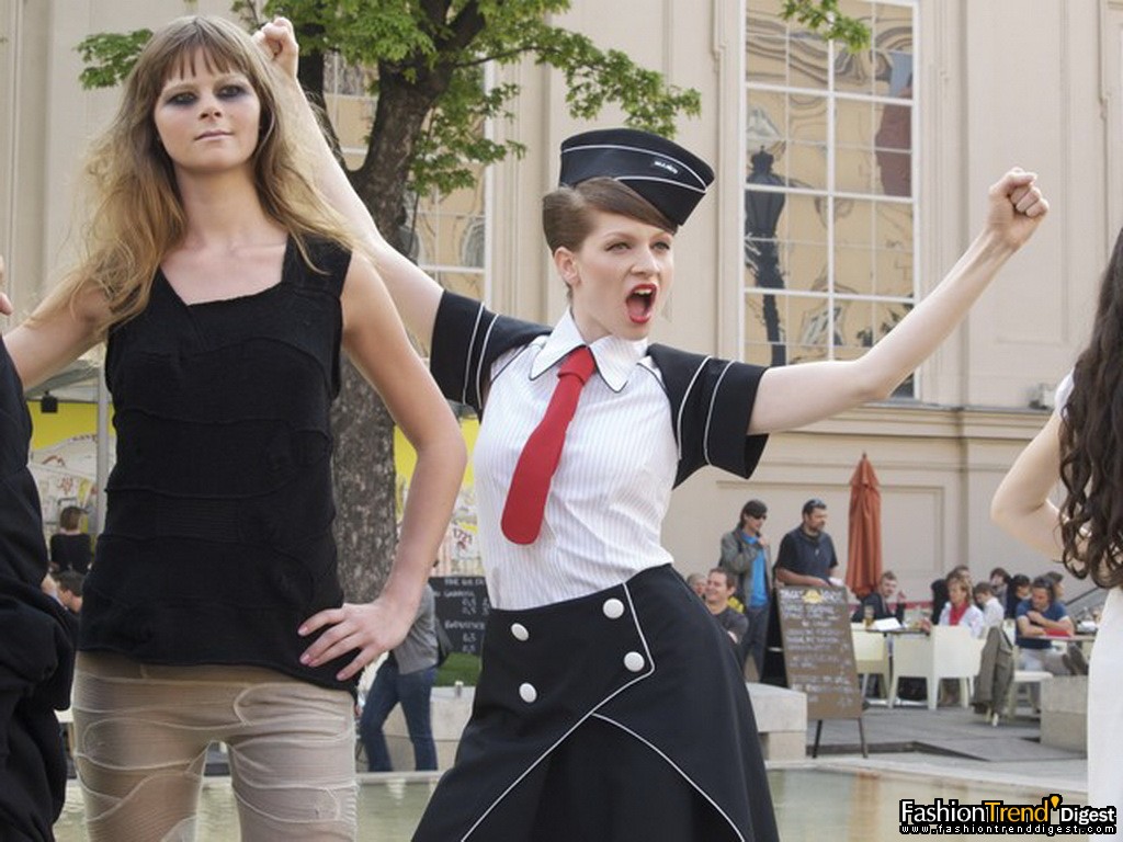 模特們在表達什么呢 