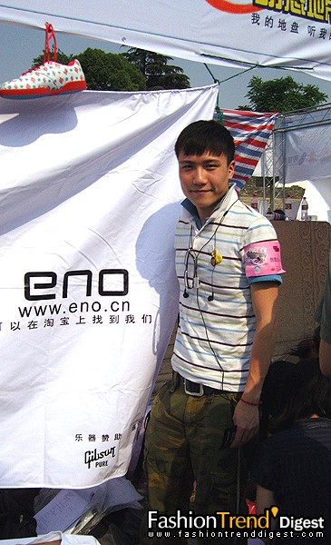 FTD-foto:����(chu��ng)���м������K��վ��һ����(zh��n)��