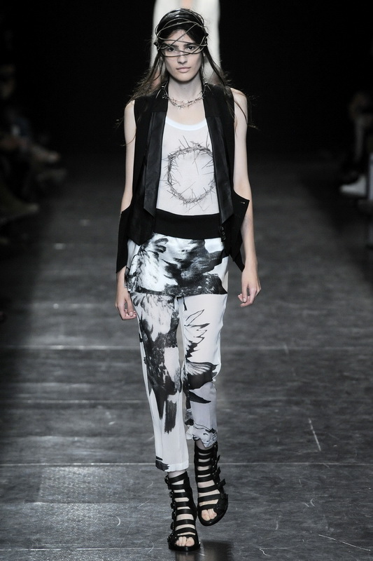 Ann Demeulemeester 10���ĸ���DƬ