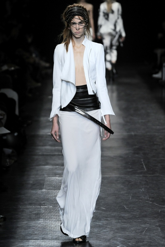 Ann Demeulemeester 10���ĸ���DƬ