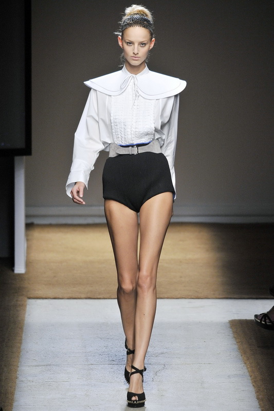 Yves Saint Laurent 10ĸDƬ