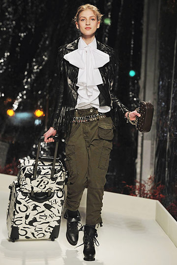 Moschino - Cheap & Chic 10秋冬