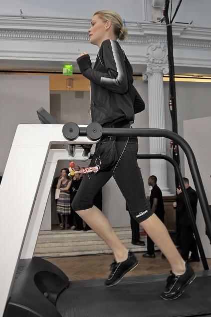 Adidas by Stella McCartney 09���ĸ���DƬ