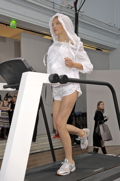 Adidas by Stella McCartney 09���ĸ���DƬ