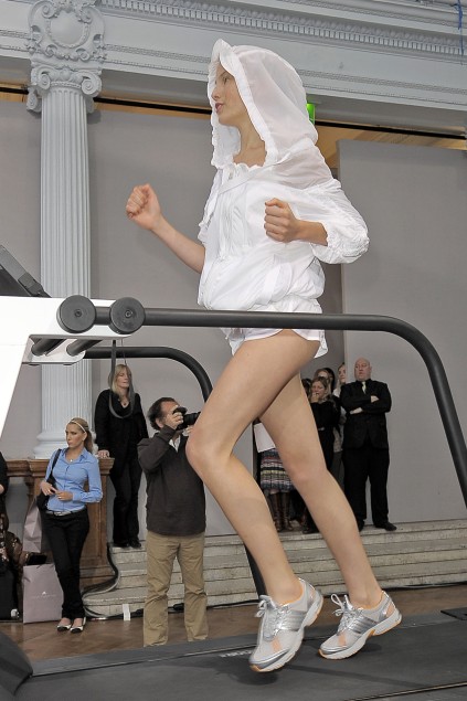 Adidas by Stella McCartney 09���ĸ���DƬ