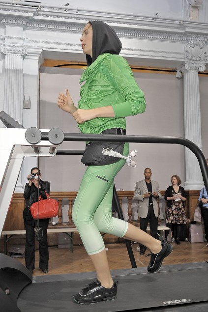 Adidas by Stella McCartney 09���ĸ���DƬ
