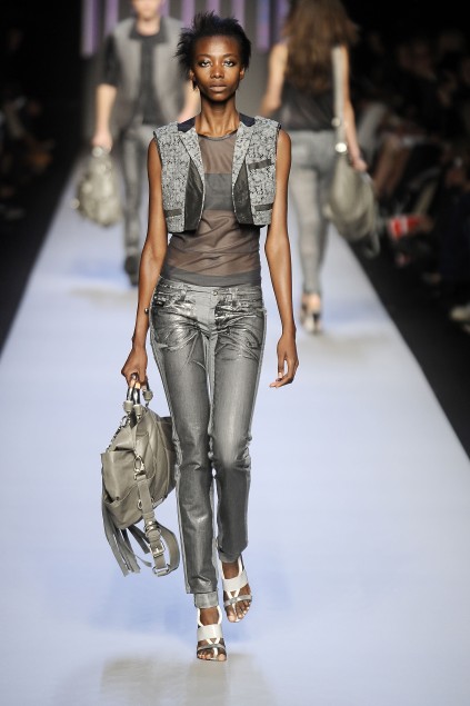 C N C by Costume National 09ĸDƬ